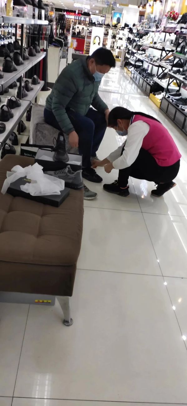 【新時(shí)代商廈寶龍店】企業(yè)文化踐行者（2）為顧客解決實(shí)際問(wèn)題