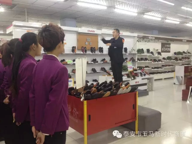 新時代商廈五馬店利用歡樂周五進行士氣展示比賽！