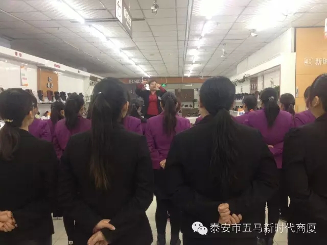 新時代商廈五馬店利用歡樂周五進行士氣展示比賽！