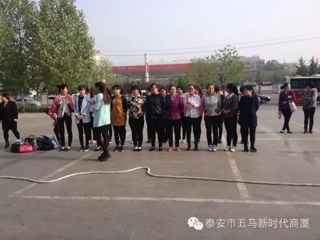 青春不言敗，愛拼才會贏。五馬店春季拔河比賽實況記錄！