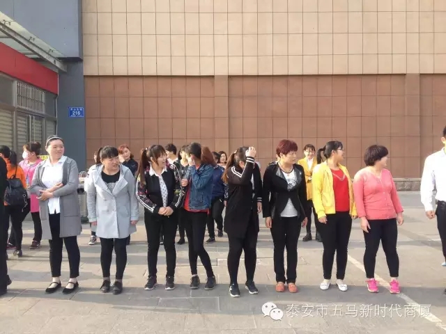 青春不言敗，愛拼才會贏。五馬店春季拔河比賽實況記錄！